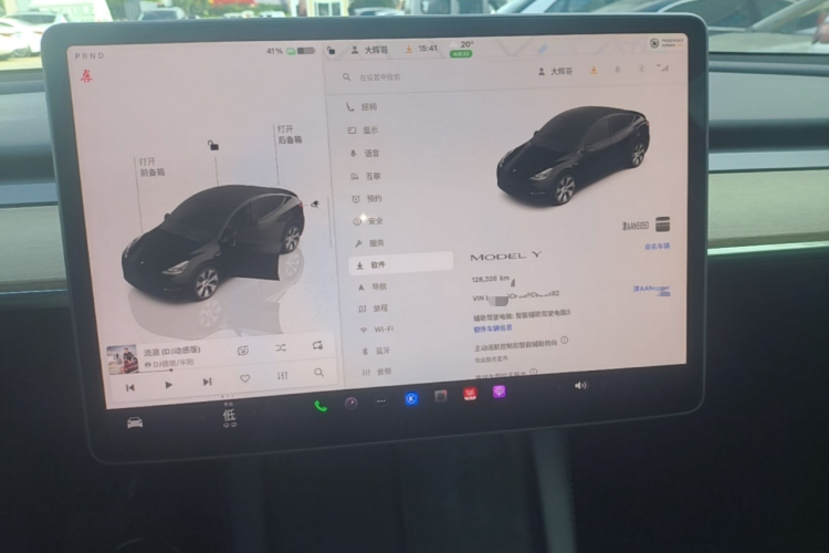 Tesla Model Y 2023 immagine di auto #13