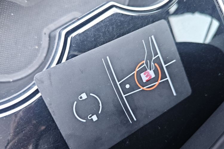Tesla Model 3 2020 car image #9