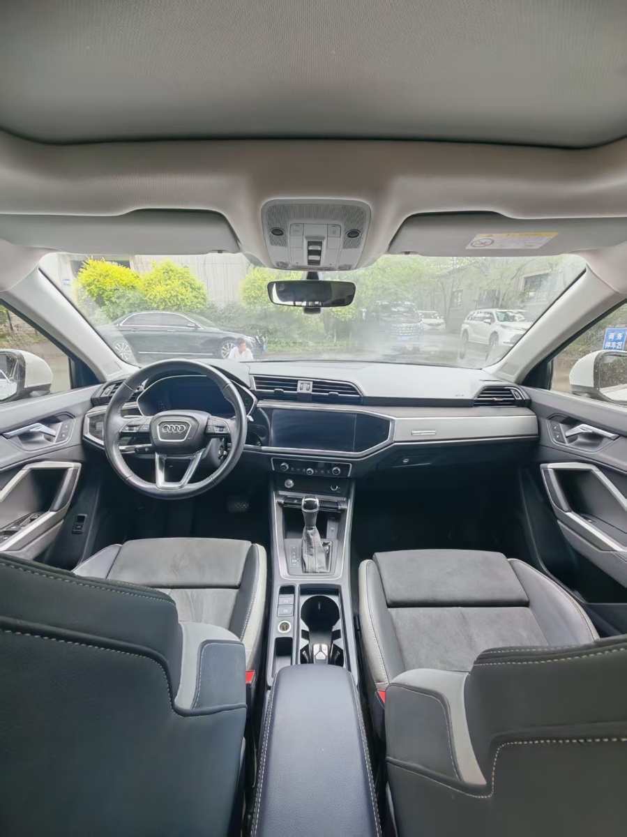 Audi Q3 2023 car image #4