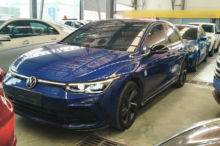 Volkswagen Golf 2021 car image #2