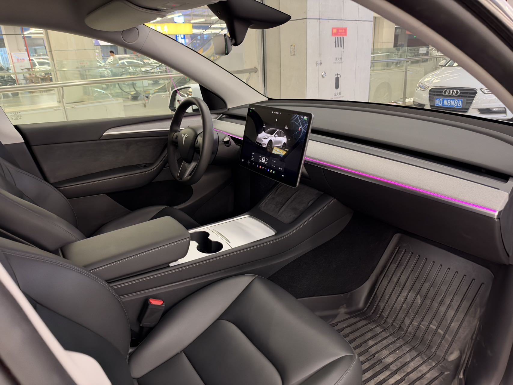 Tesla Model Y 2024 car image #10