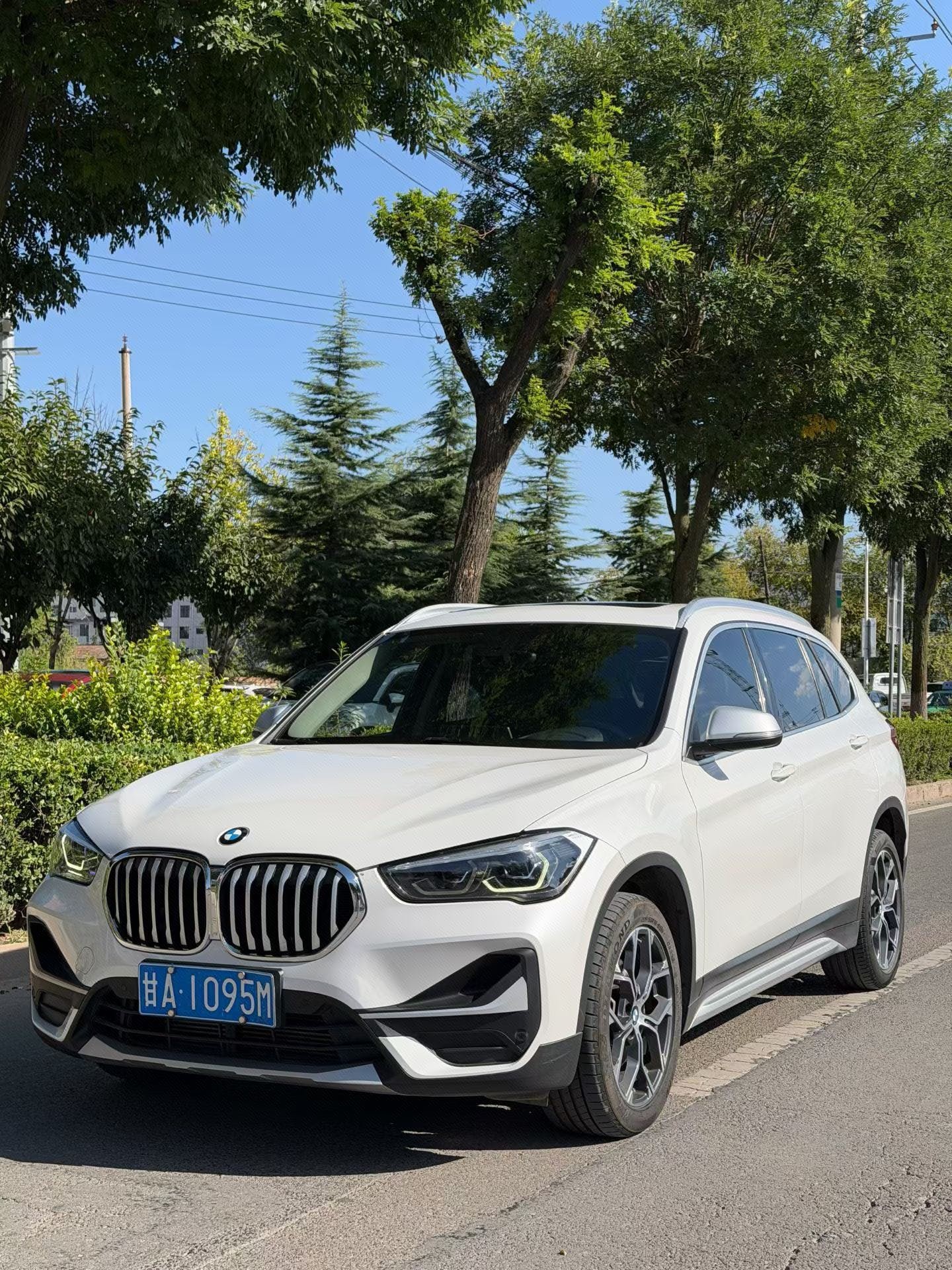 BMW X1 2021 BMW X1 2021 car image