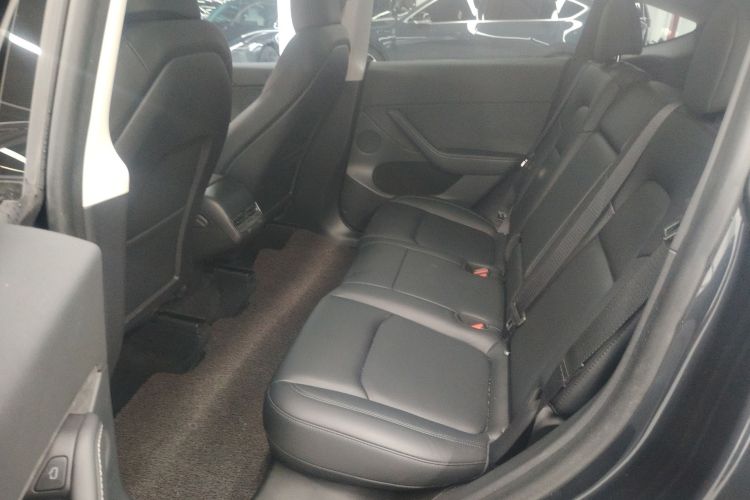 Tesla Model Y 2024 immagine di auto #17