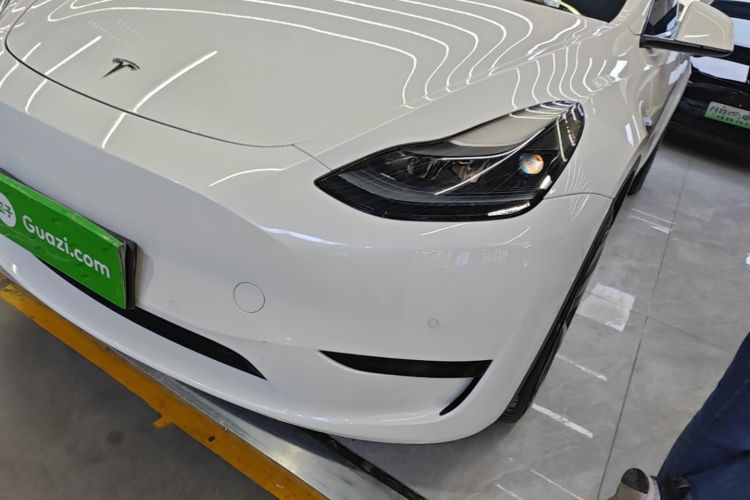 Tesla Model Y 2023 car image #23