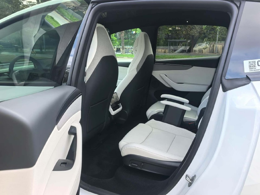 Tesla Model Y 2026 #5 Tesla Model Y 2026 car image #5
