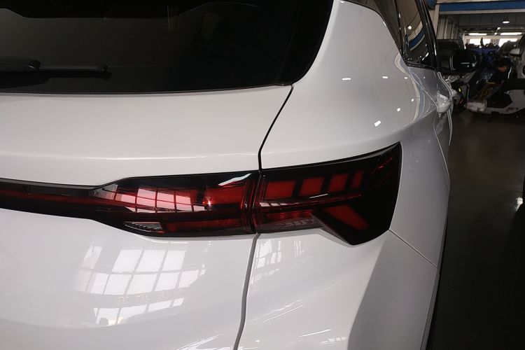 GEELY Coolray 2023 immagine di auto #8