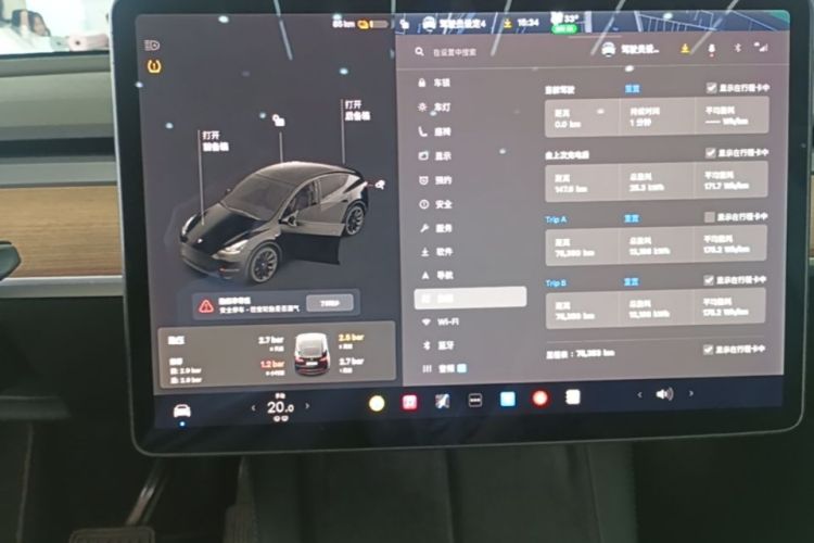 Tesla Model Y 2021 car image #17