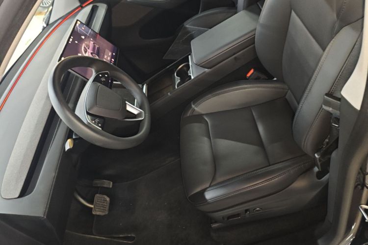 Tesla Model Y 2025 #15 Tesla Model Y 2025 car image #15