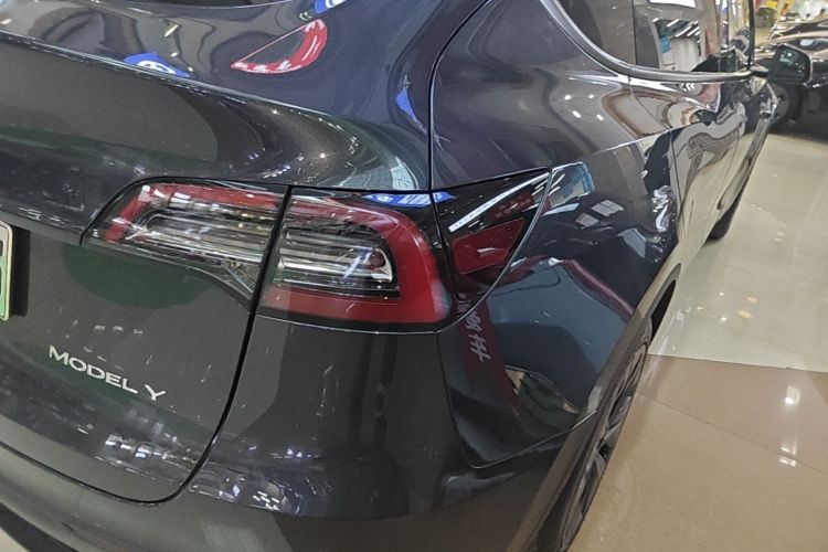 Tesla Model Y 2024 #8 Tesla Model Y 2024 car image #8