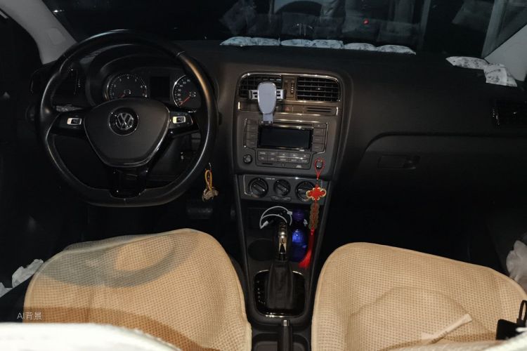 Volkswagen Polo 2016 car image #11