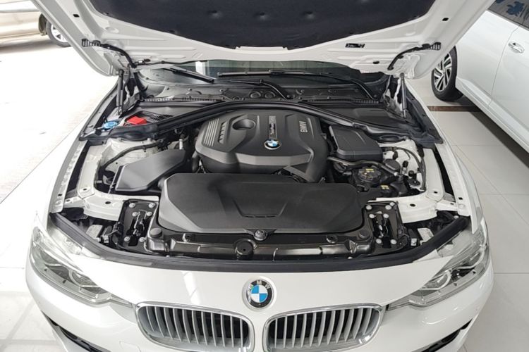 BMW 3 Series 2018 #20 BMW 3 Series 2018 car image #20