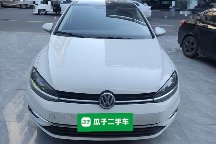 Volkswagen Golf 2020 car image #3
