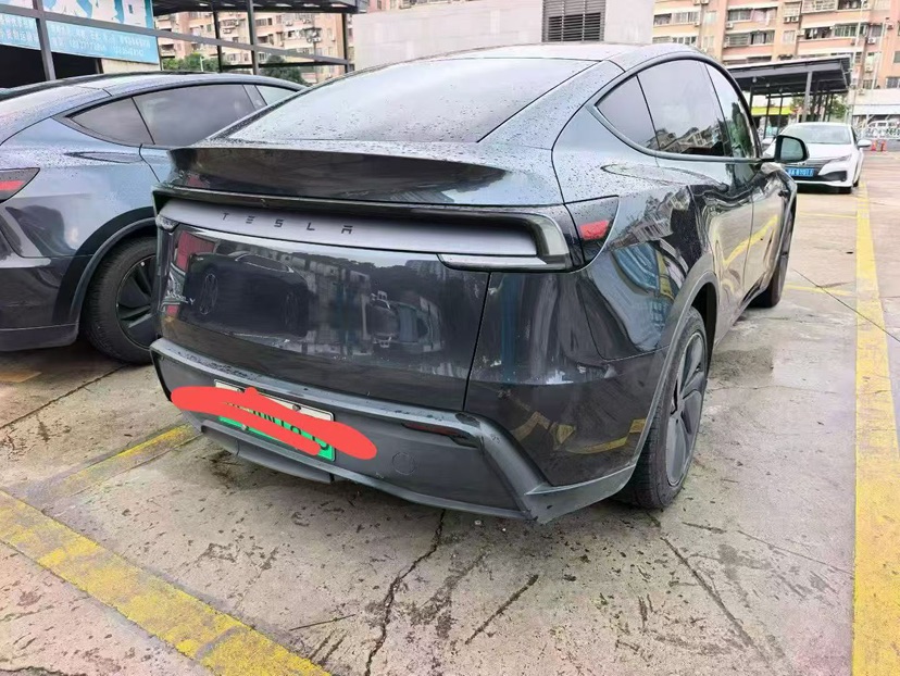 Tesla Model Y 2025 car image #7