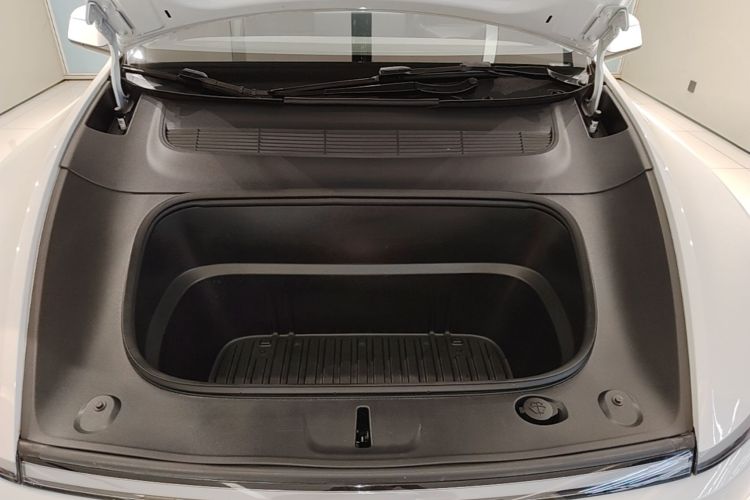 Tesla Model Y 2025 #20 Tesla Model Y 2025 car image #20