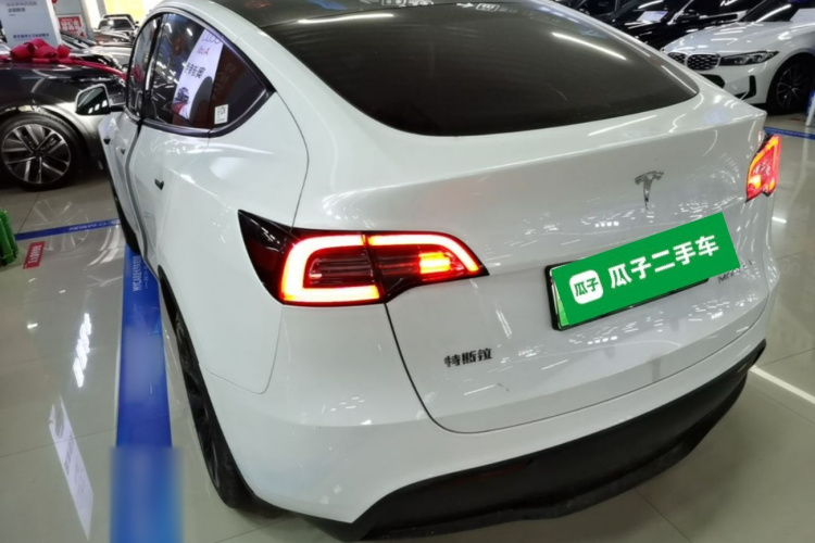 Tesla Model Y 2024 #5 Tesla Model Y 2024 immagine di auto #5