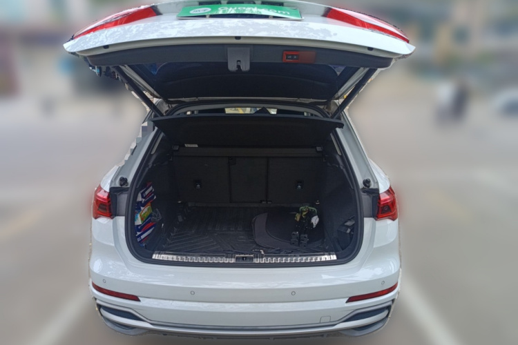 Audi Q3 2021 car image #21