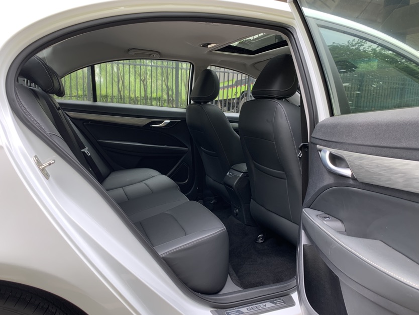GEELY Emgrand 2019 car image #11