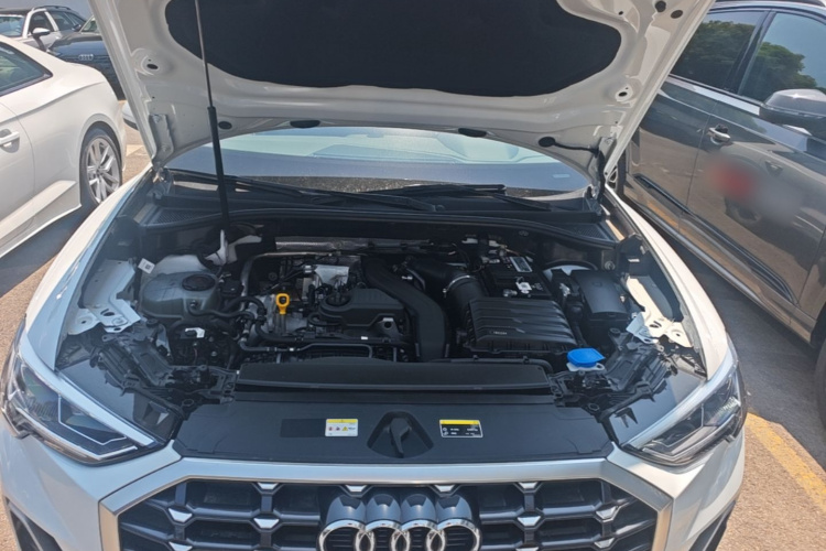 Audi Q3 2024 car image #20