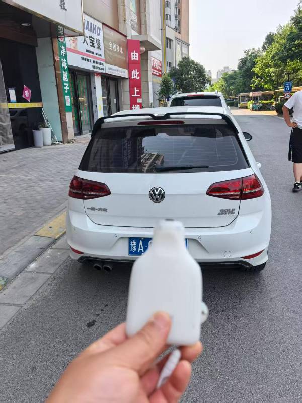 Volkswagen Golf 2017 car image #9