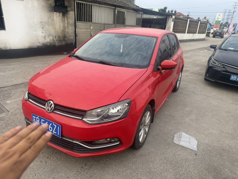 Volkswagen Polo 2015 Volkswagen Polo 2015 car image