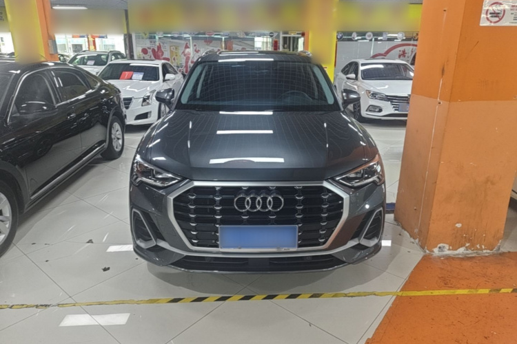 Audi Q3 2023 car image #3