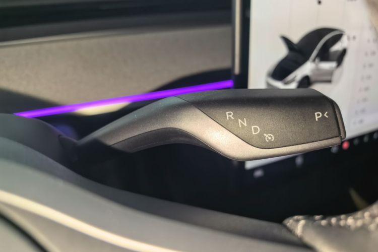 Tesla Model Y 2024 #20 Tesla Model Y 2024 car image #20
