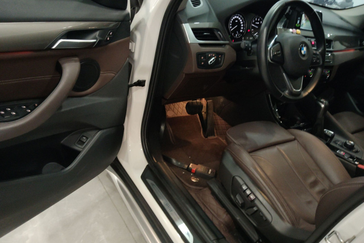 BMW X1 2019 car image #13