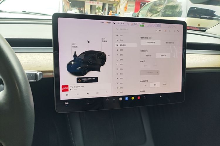 Tesla Model Y 2021 car image #14