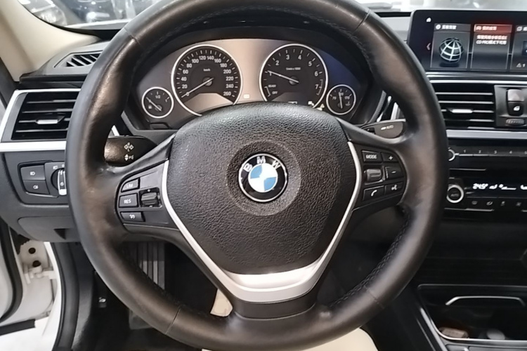 BMW 3 Series 2018 car image #11