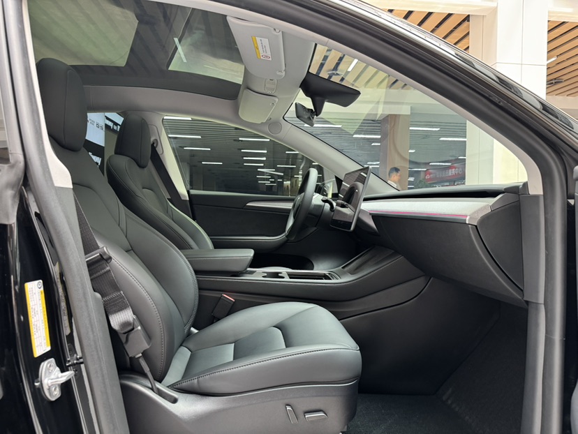Tesla Model Y 2023 car image #20