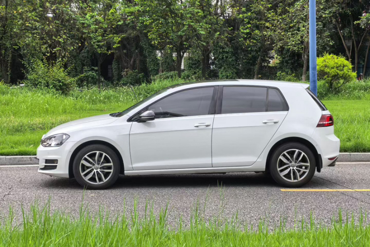 Volkswagen Golf 2017 car image #5