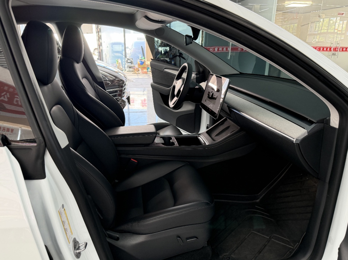 Tesla Model Y 2024 #8 Tesla Model Y 2024 car image #8
