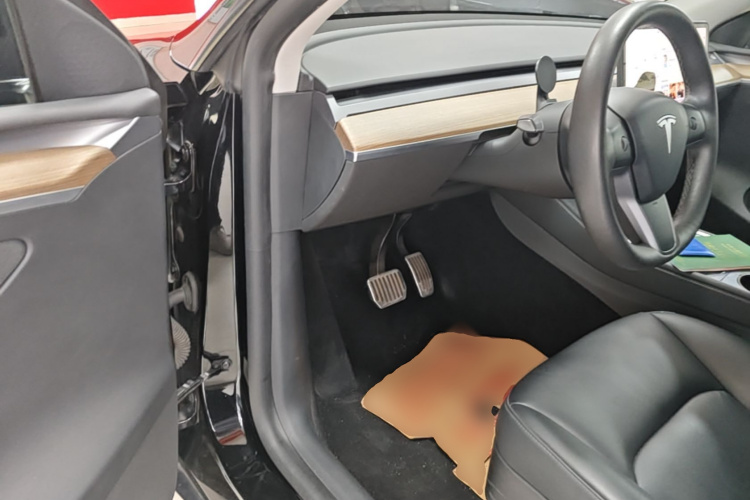 Tesla Model Y 2021 car image #16