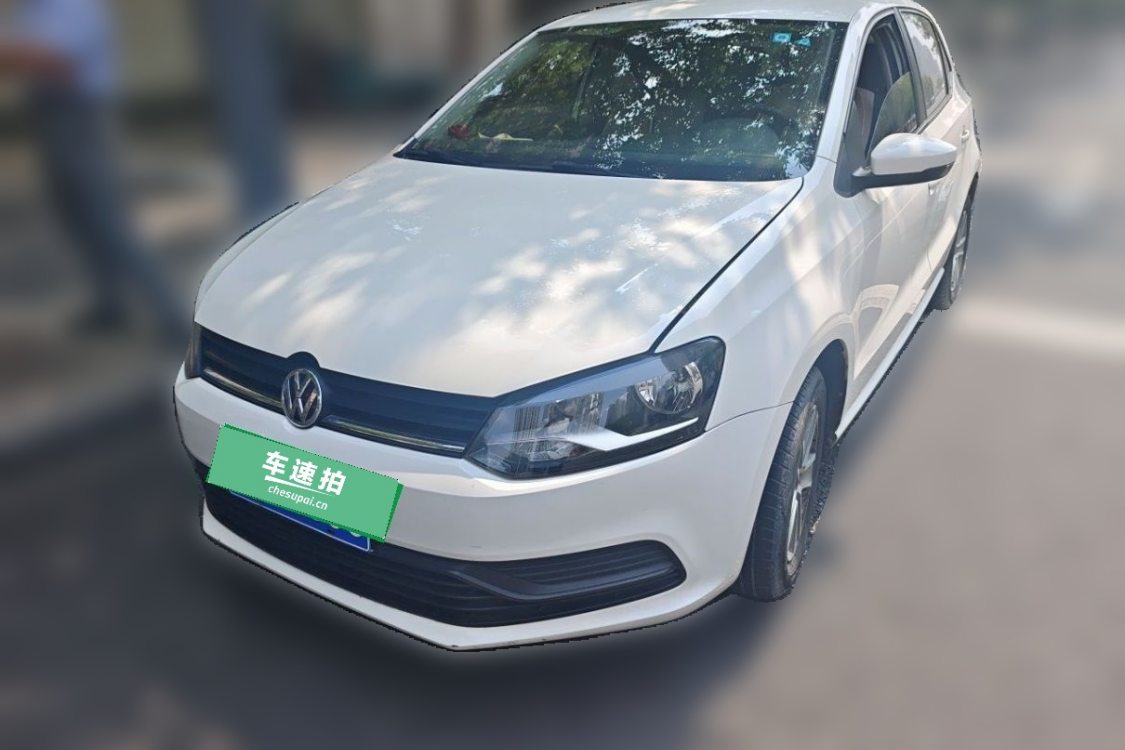 Volkswagen Polo 2015 car image 