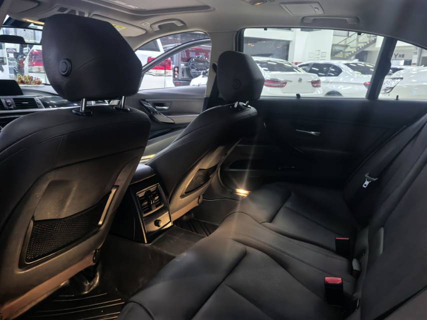 BMW 3 Series 2018 imagem de carro #5