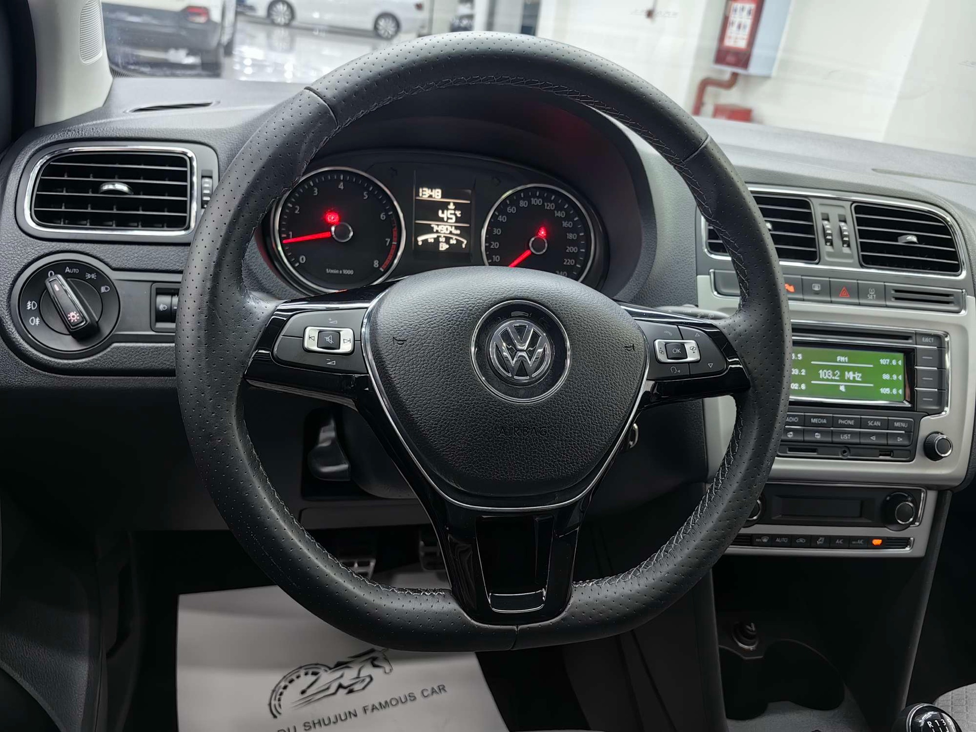Volkswagen Polo 2015 #4 Volkswagen Polo 2015 car image #4