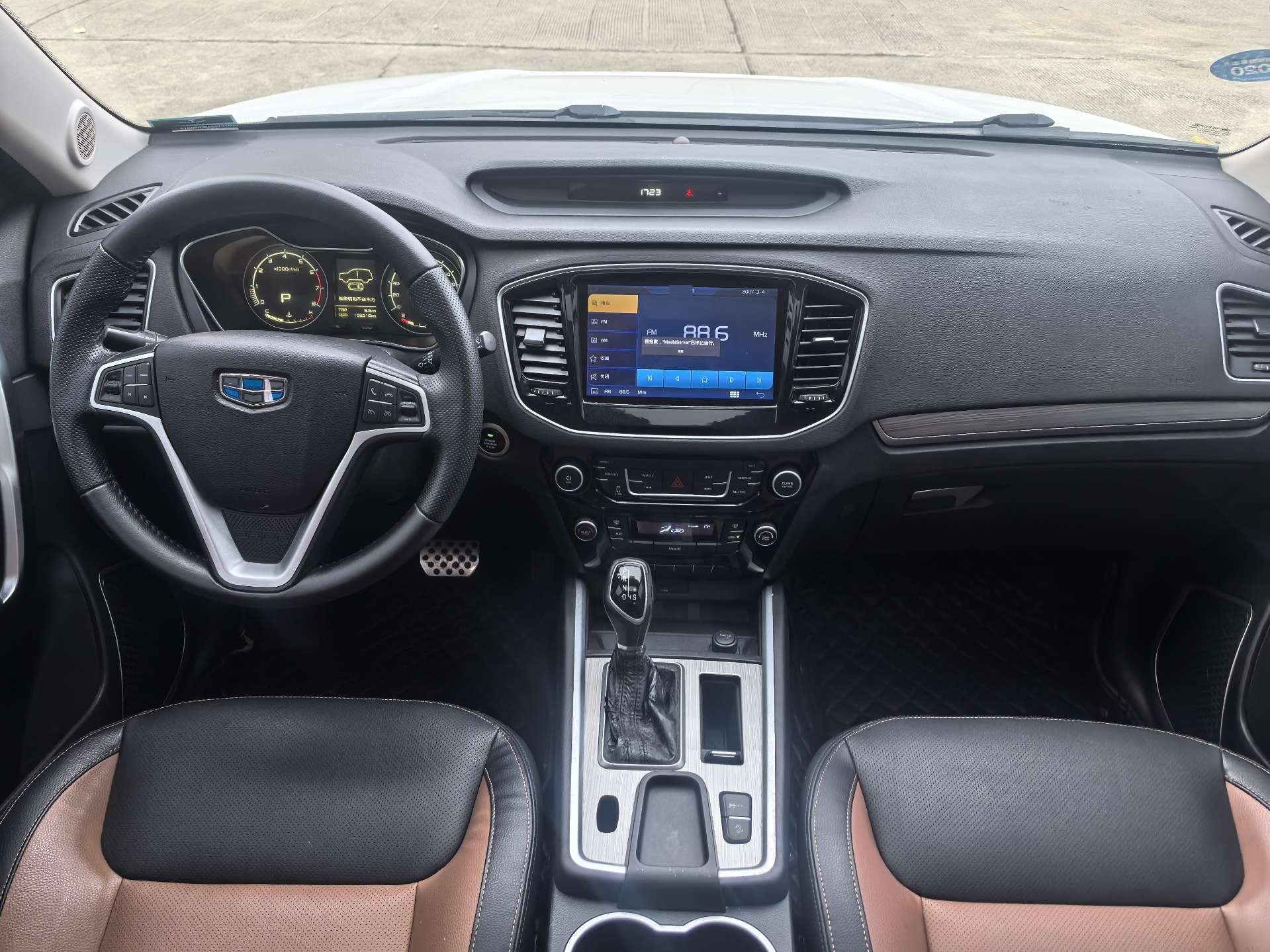 GEELY Vision X6 2017 immagine di auto #5