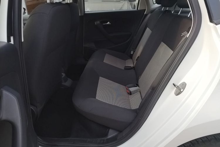 Volkswagen Polo 2018 car image #17