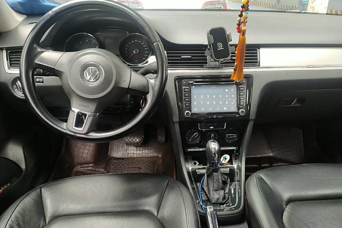 Volkswagen Bora 2013 car image #21