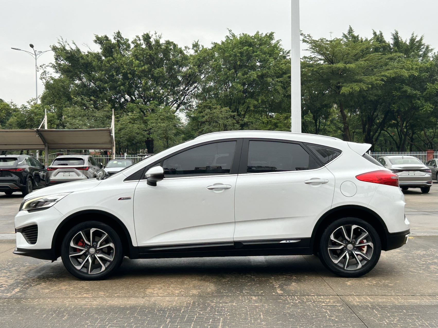 GEELY Emgrand GS 2019 car image #6