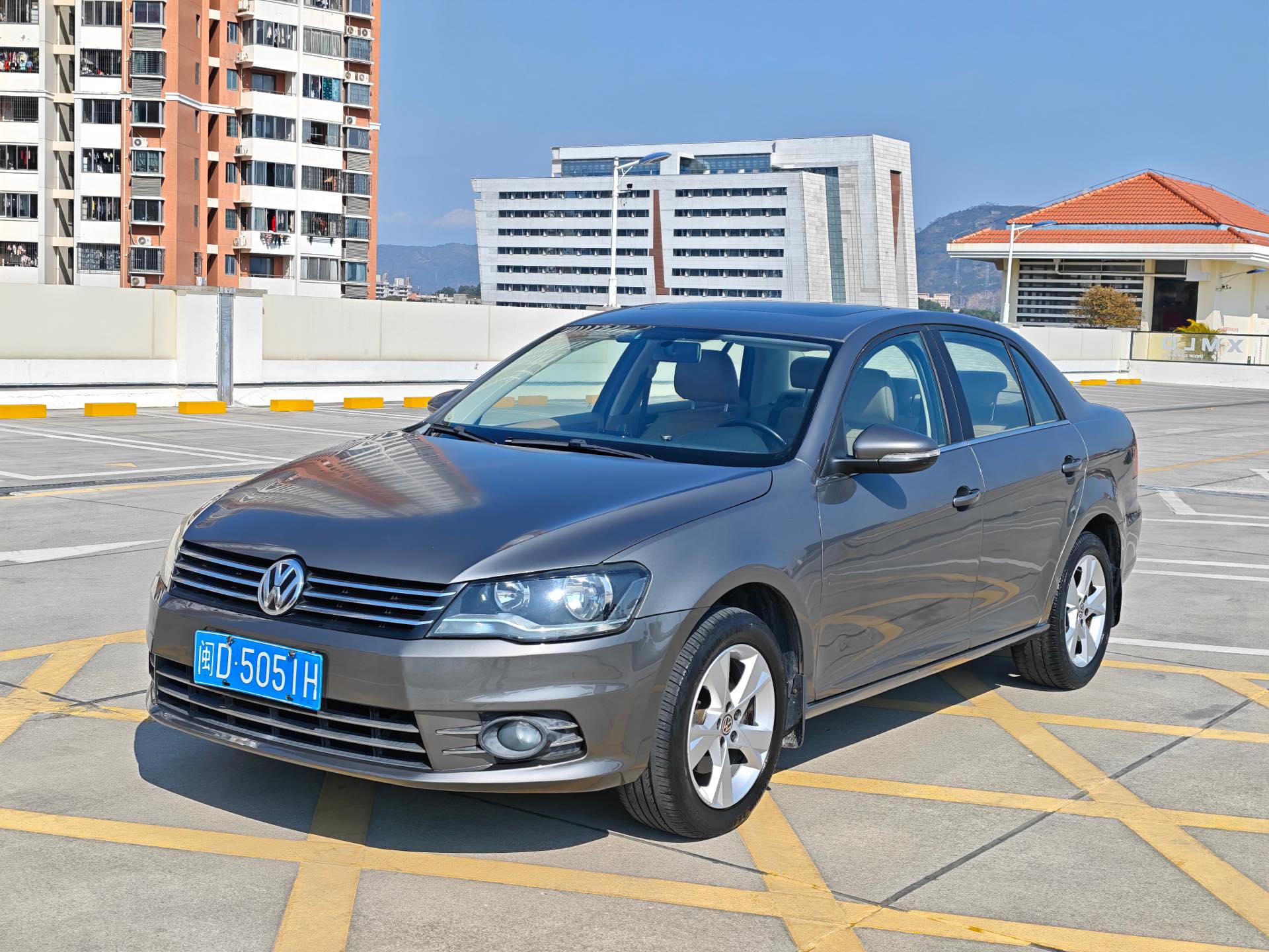 Volkswagen Bora 2013 car image 