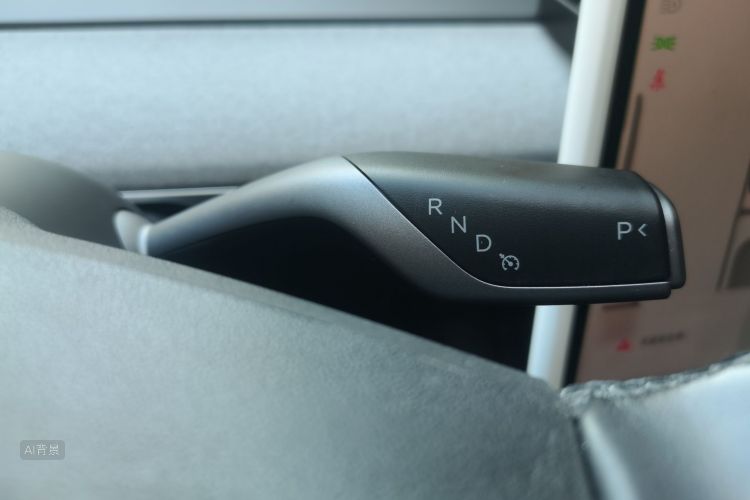 Tesla Model Y 2024 #16 Tesla Model Y 2024 car image #16