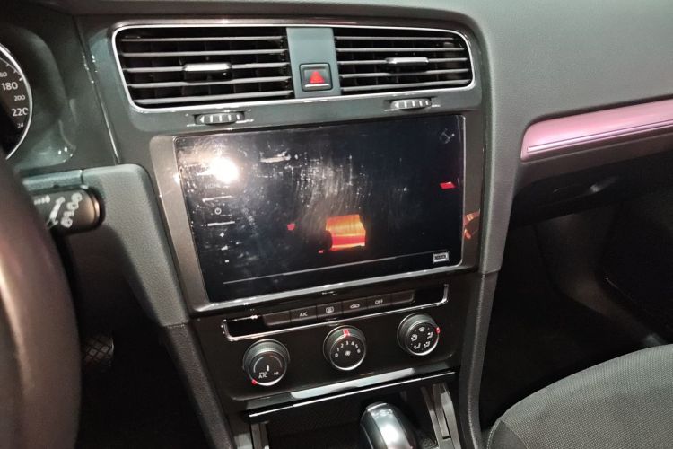 Volkswagen Golf 2020 car image #15