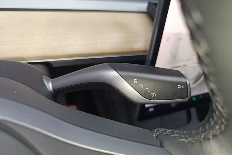 Tesla Model Y 2022 #14 Tesla Model Y 2022 car image #14