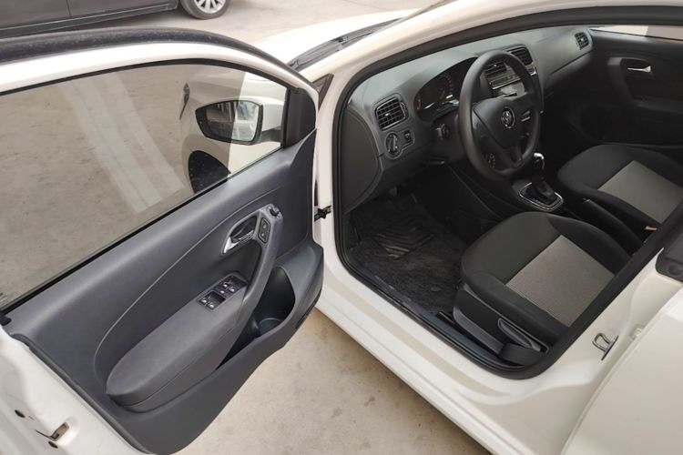 Volkswagen Polo 2017 car image #16
