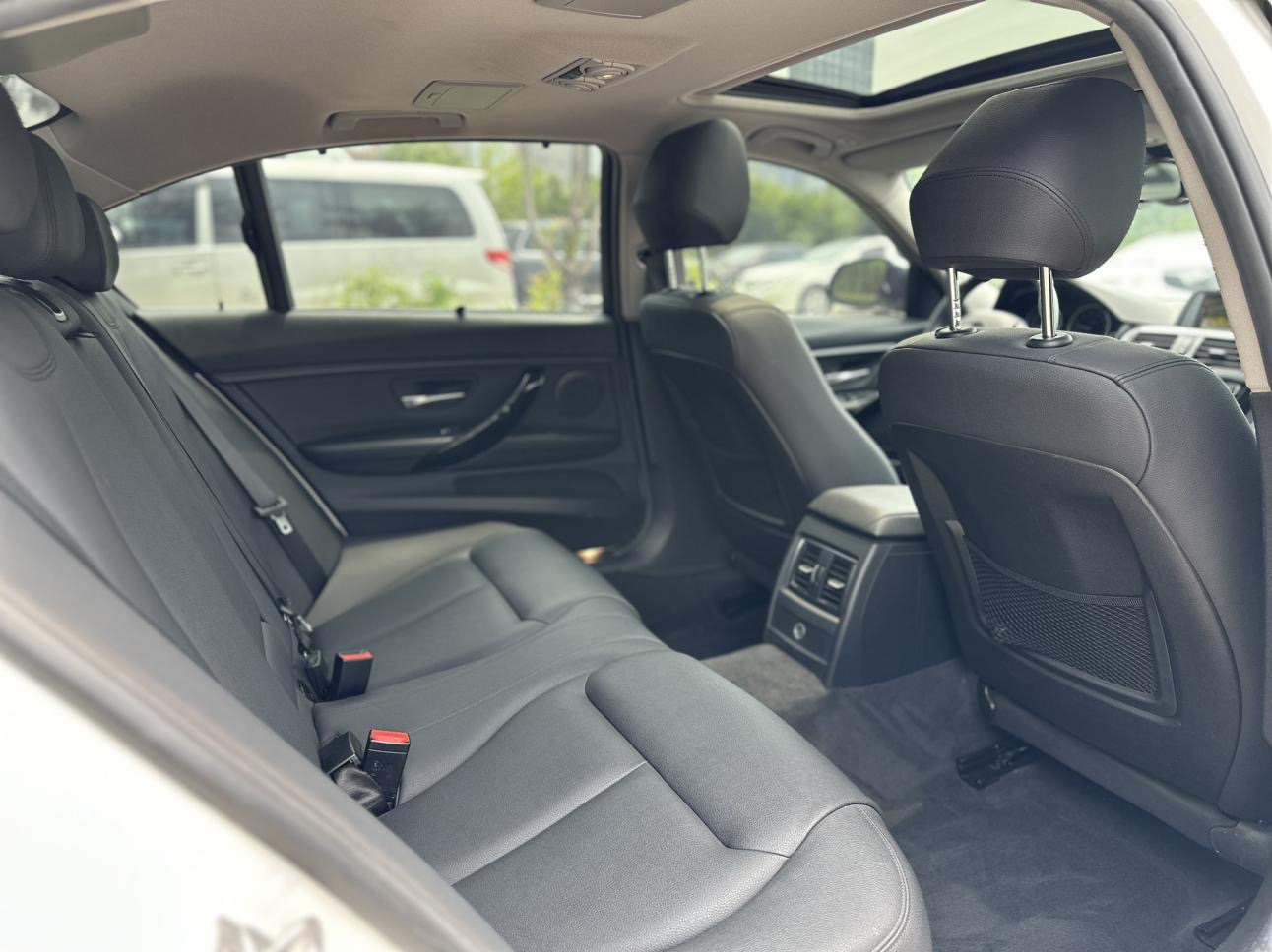 BMW 3 Series 2017 #8 BMW 3 Series 2017 car image #8