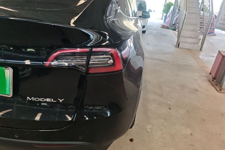 Tesla Model Y 2022 car image #8