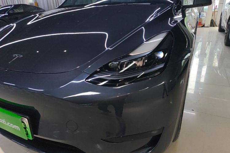 Tesla Model Y 2025 car image #23