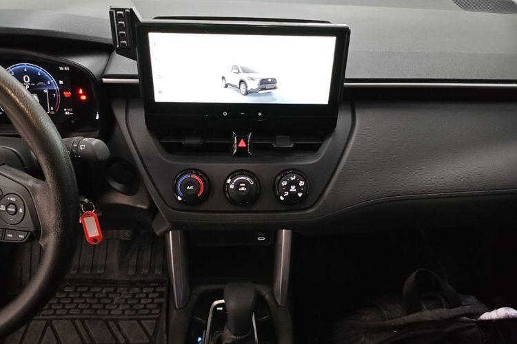 Toyota Corolla Cross 2024 immagine di auto #13