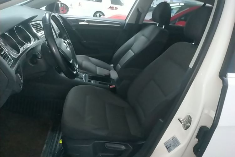 Volkswagen Golf 2017 car image #15